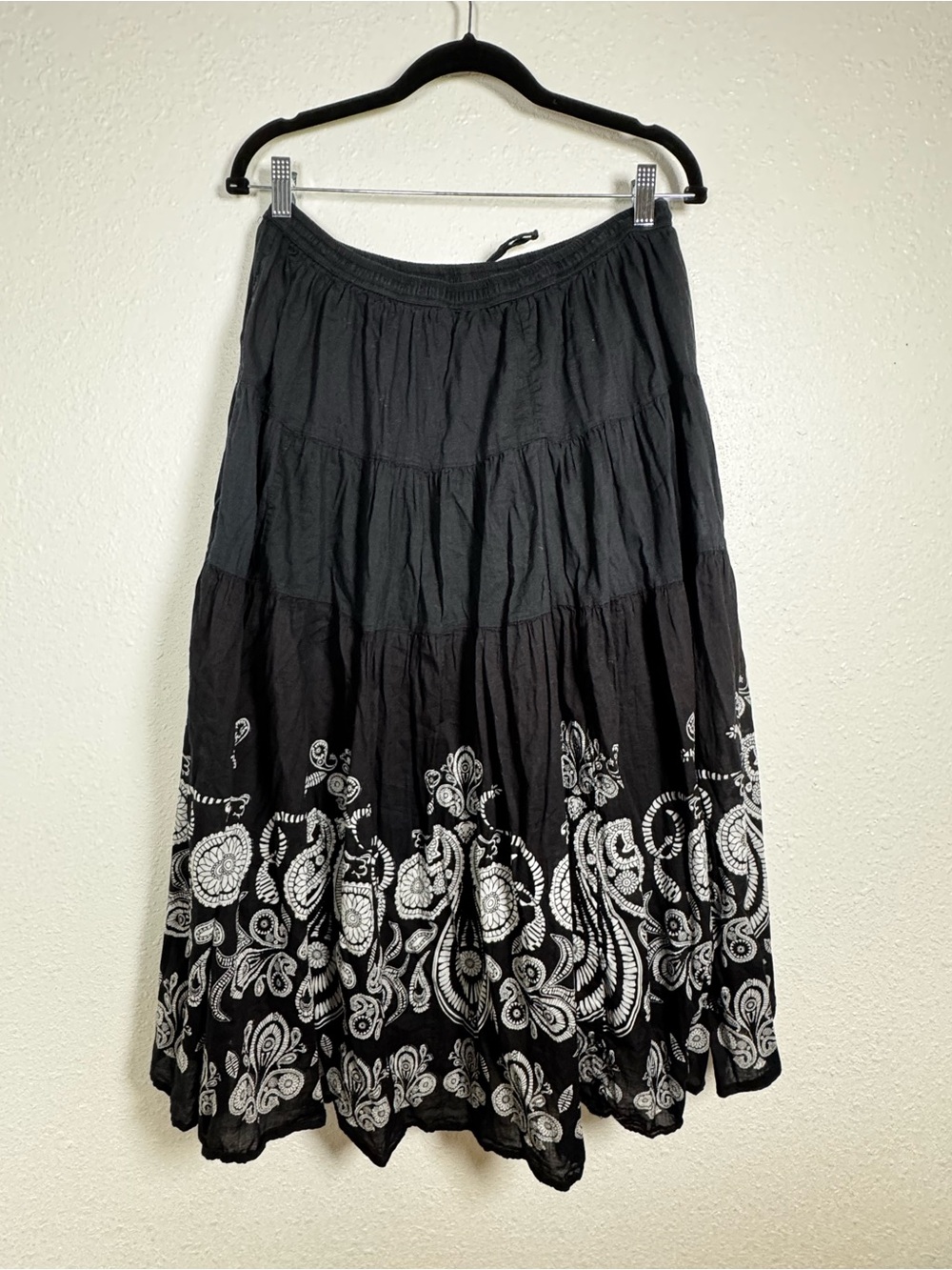 Jane Ashley 100% Cotton Tiered Paisley Boho Maxi Skirt Black White Plus Size 1X⁠